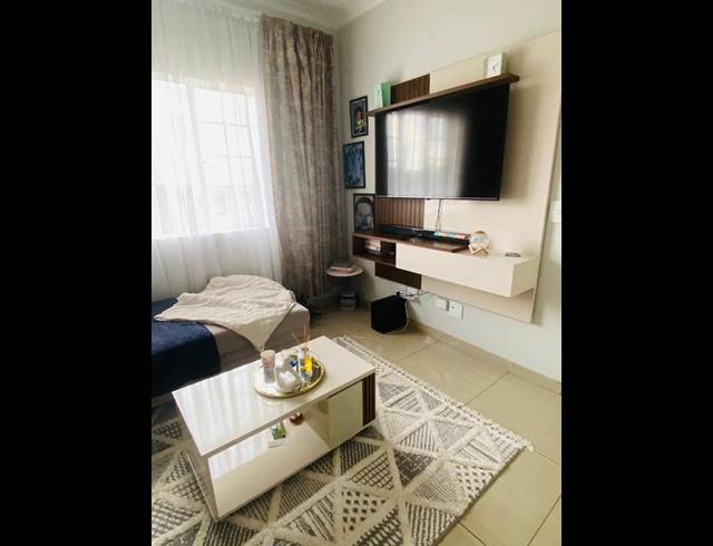 2 BEDROOM APARTMENT FOR SALE IN SOUTH HILLS